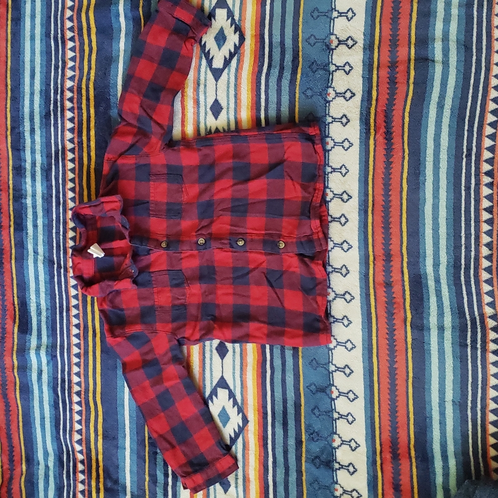 Boys Flannel. GENTLY USED H AND M SIZE 2T US.